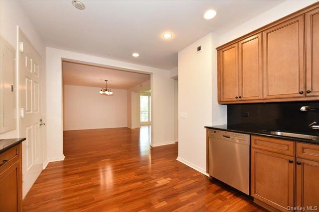 100 Harborview Drive 555, Port Washington, NY 11050