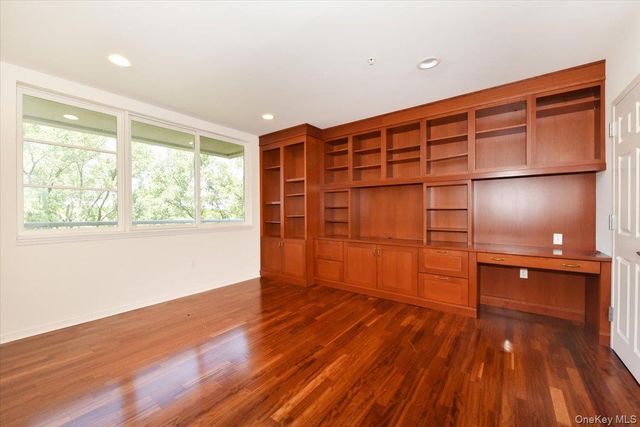 100 Harborview Drive 555, Port Washington, NY 11050
