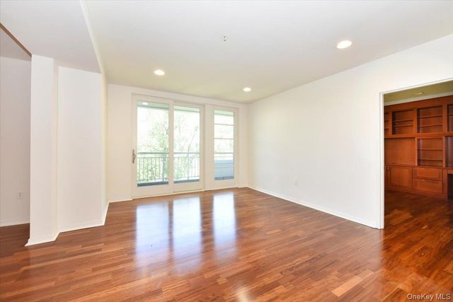100 Harborview Drive 555, Port Washington, NY 11050