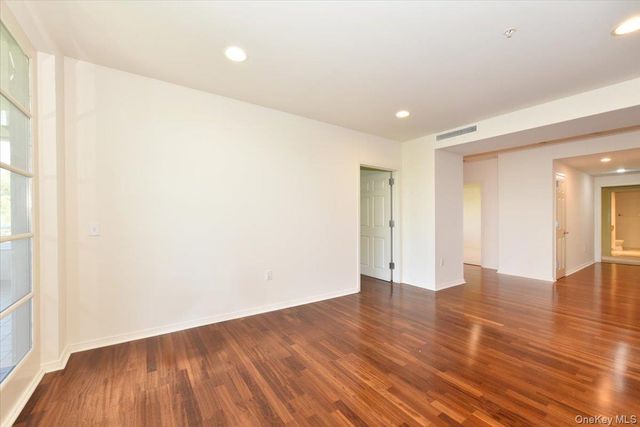 100 Harborview Drive 555, Port Washington, NY 11050