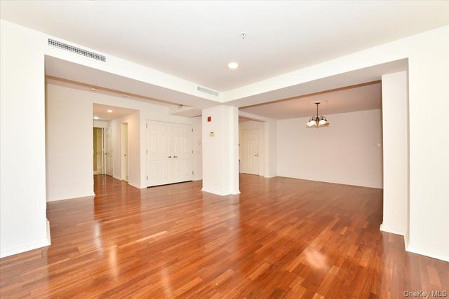 100 Harborview Drive 555, Port Washington, NY 11050