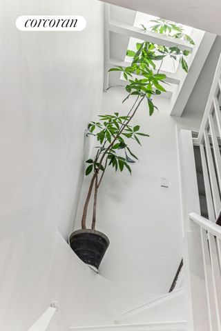 207 E 31ST Street, New York City, NY 10016