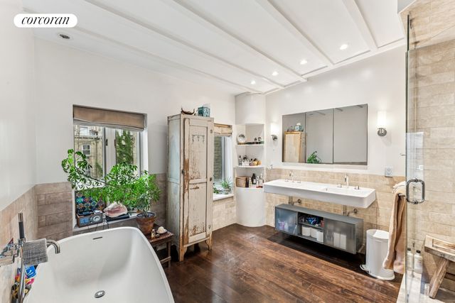 207 E 31ST Street, New York City, NY 10016