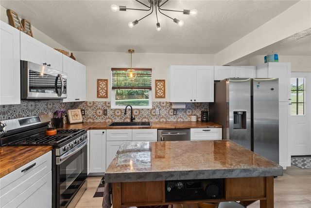 9025 Hollow Road, Newalla, OK 74857