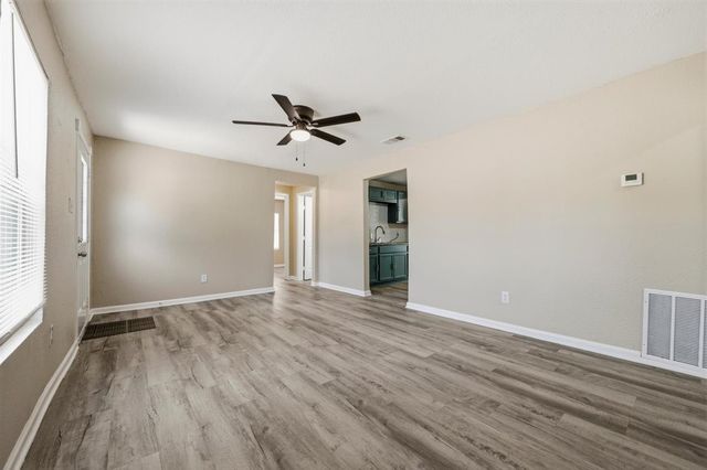 2708 Burchill Road S, Fort Worth, TX 76105