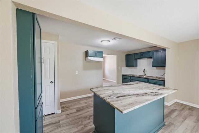 2708 Burchill Road S, Fort Worth, TX 76105