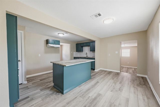 2708 Burchill Road S, Fort Worth, TX 76105