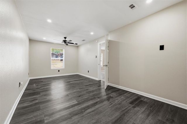 2708 Burchill Road S, Fort Worth, TX 76105