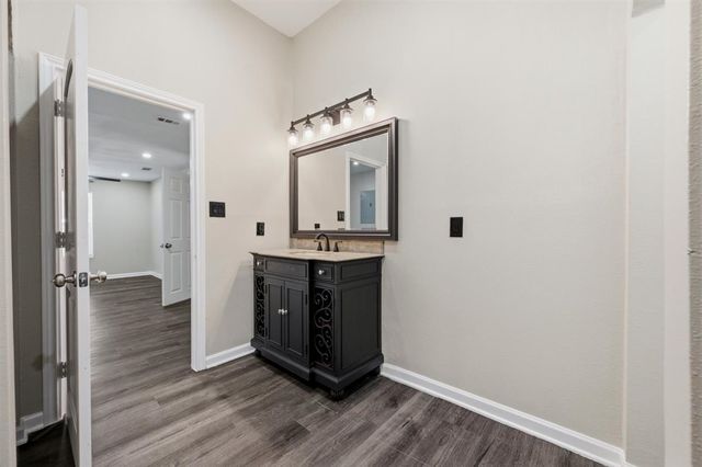 2708 Burchill Road S, Fort Worth, TX 76105