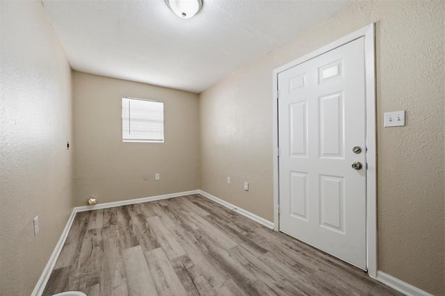 2708 Burchill Road S, Fort Worth, TX 76105