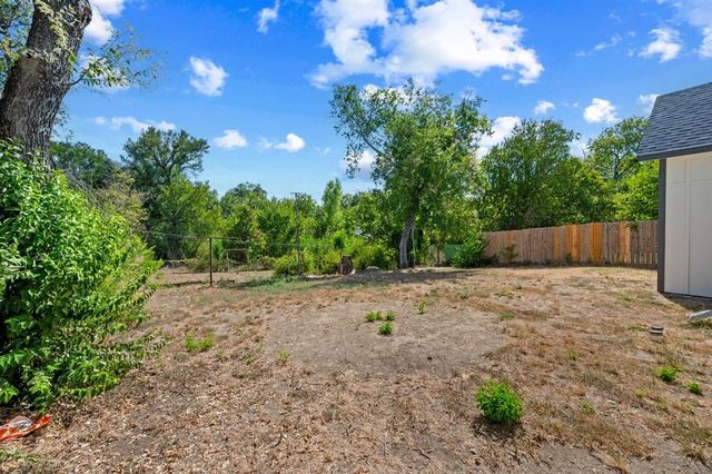 2708 Burchill Road S, Fort Worth, TX 76105