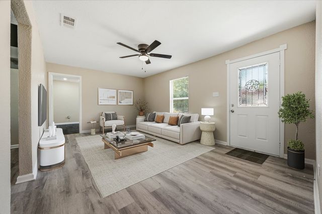 2708 Burchill Road S, Fort Worth, TX 76105