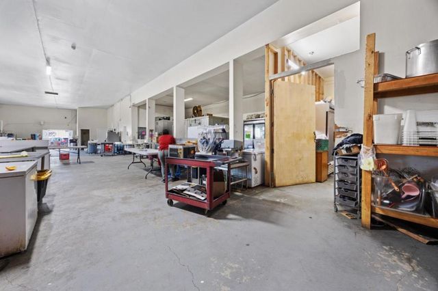7201 International Boulevard, Oakland, CA 94621
