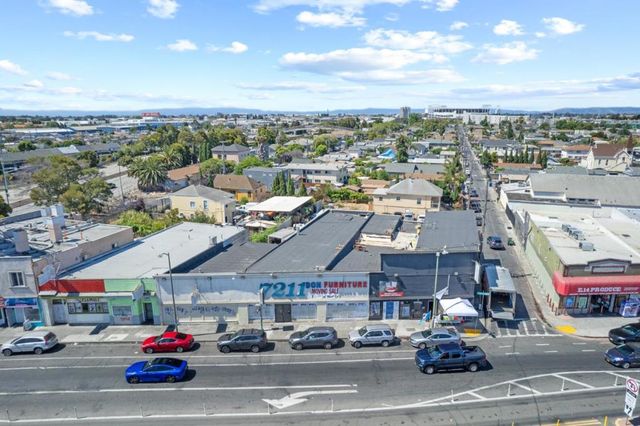 7201 International Boulevard, Oakland, CA 94621