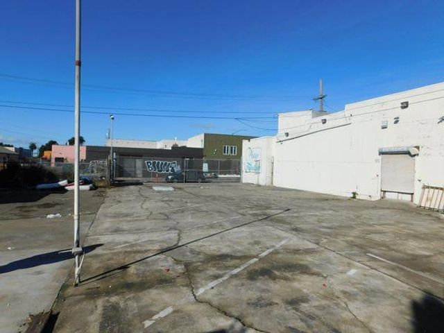 7201 International Boulevard, Oakland, CA 94621