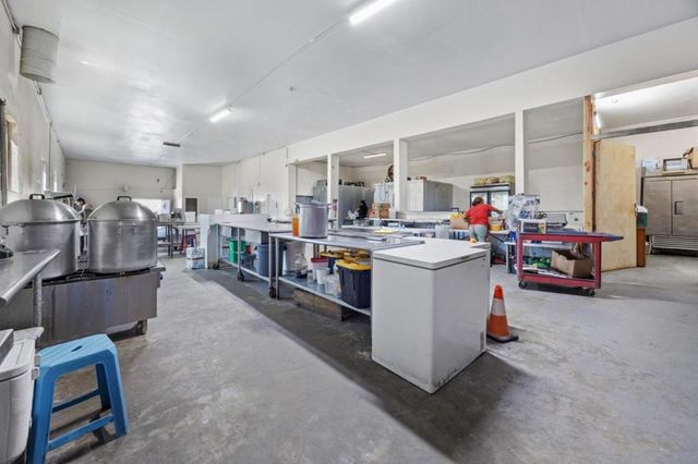 7201 International Boulevard, Oakland, CA 94621