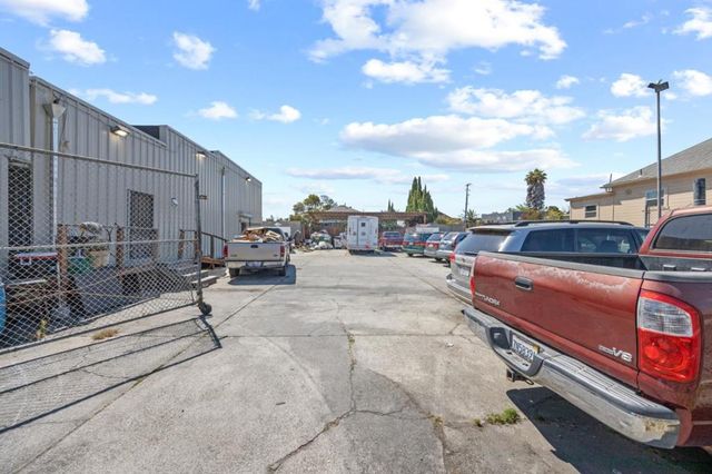7201 International Boulevard, Oakland, CA 94621