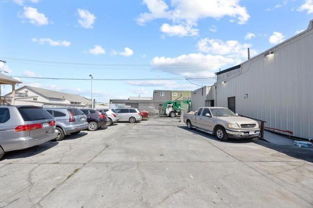 7201 International Boulevard, Oakland, CA 94621