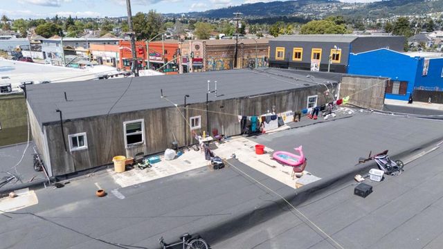 7201 International Boulevard, Oakland, CA 94621