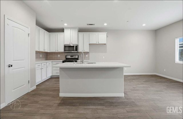 8504 Kowa Street, Bakersfield, CA 93314