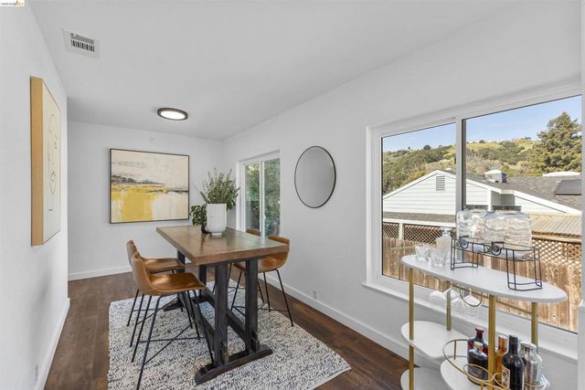 7900 Greenly Dr, Oakland, CA 94605