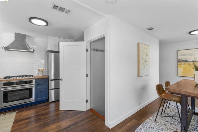 7900 Greenly Dr, Oakland, CA 94605