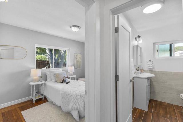 7900 Greenly Dr, Oakland, CA 94605