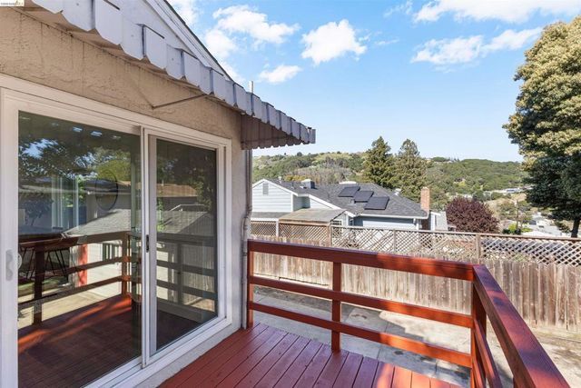 7900 Greenly Dr, Oakland, CA 94605