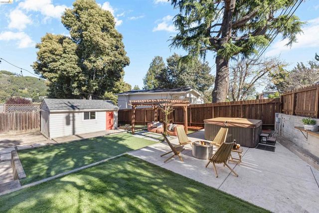 7900 Greenly Dr, Oakland, CA 94605