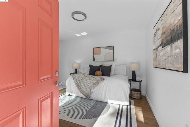 7900 Greenly Dr, Oakland, CA 94605