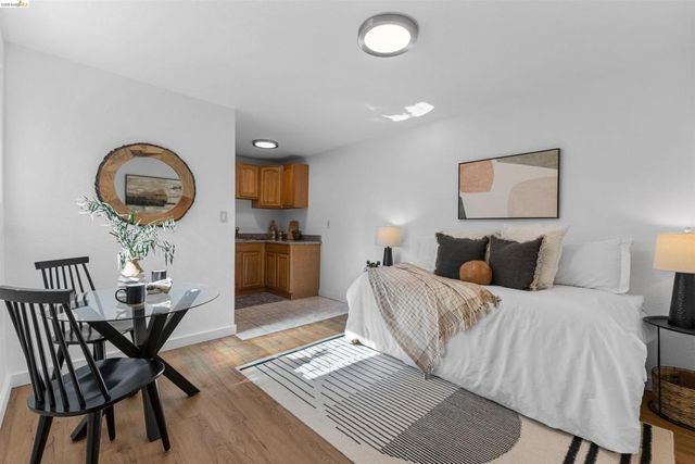 7900 Greenly Dr, Oakland, CA 94605