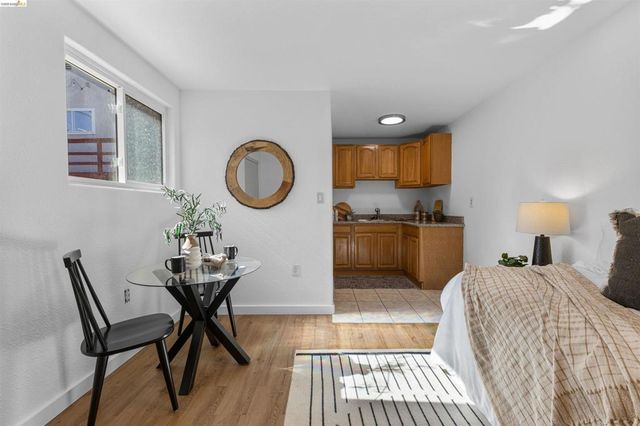 7900 Greenly Dr, Oakland, CA 94605