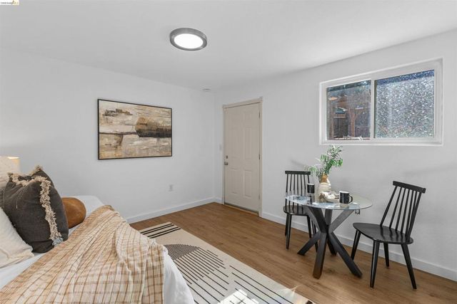 7900 Greenly Dr, Oakland, CA 94605