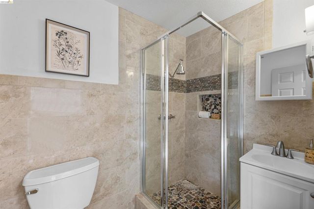 7900 Greenly Dr, Oakland, CA 94605