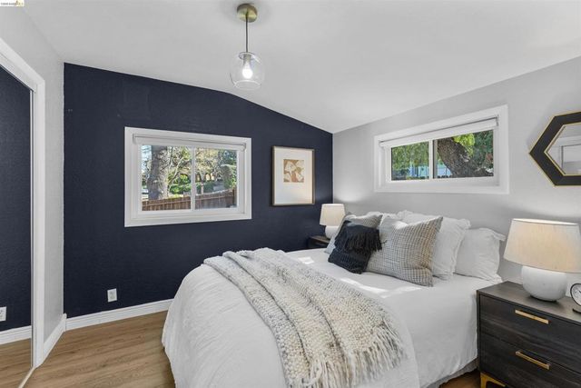 7900 Greenly Dr, Oakland, CA 94605