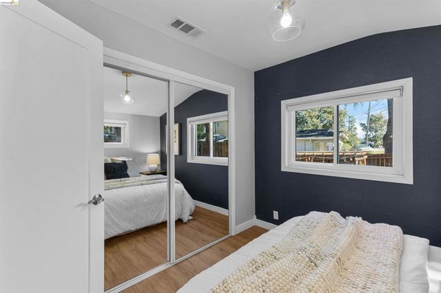 7900 Greenly Dr, Oakland, CA 94605