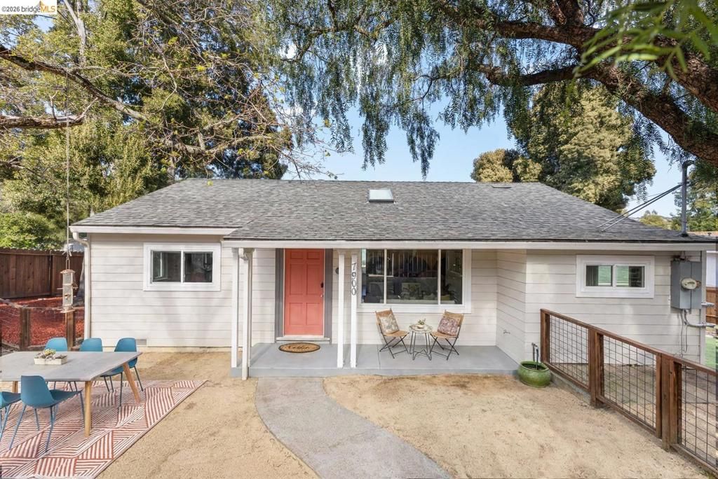 7900 Greenly Dr, Oakland, CA 94605