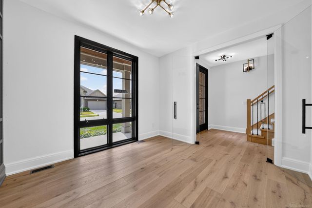 56681 Via Toscana Street, Macomb, MI 48042