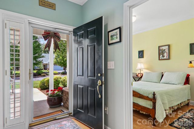 54 Victoria Park Drive, Hendersonville, NC 28792
