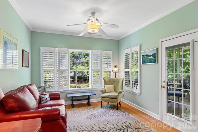 54 Victoria Park Drive, Hendersonville, NC 28792