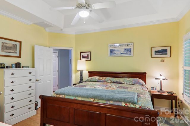 54 Victoria Park Drive, Hendersonville, NC 28792