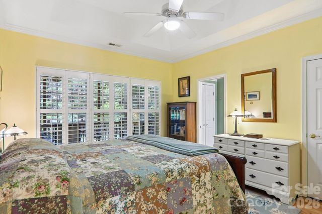 54 Victoria Park Drive, Hendersonville, NC 28792
