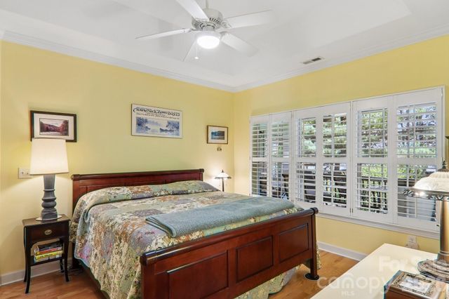 54 Victoria Park Drive, Hendersonville, NC 28792
