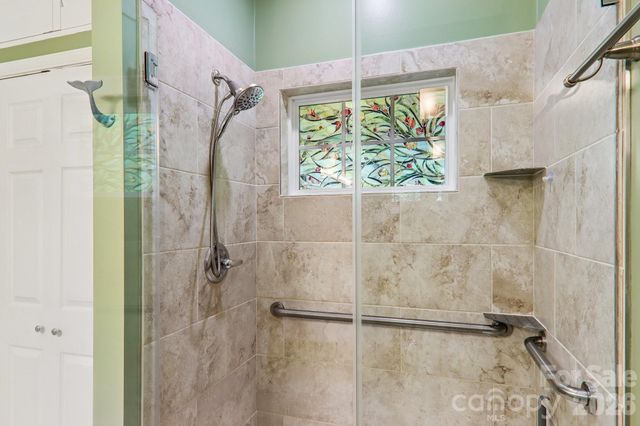 54 Victoria Park Drive, Hendersonville, NC 28792
