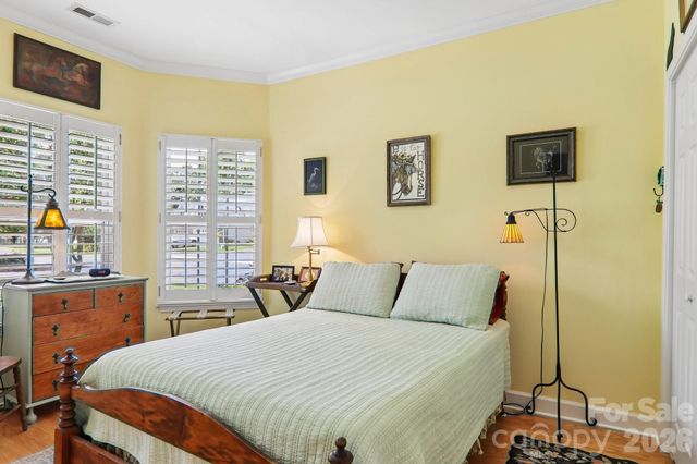 54 Victoria Park Drive, Hendersonville, NC 28792