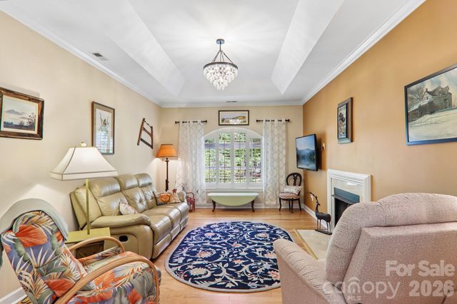 54 Victoria Park Drive, Hendersonville, NC 28792