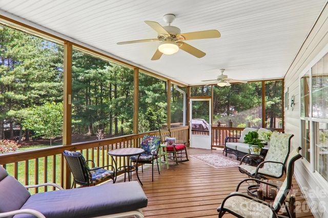 54 Victoria Park Drive, Hendersonville, NC 28792