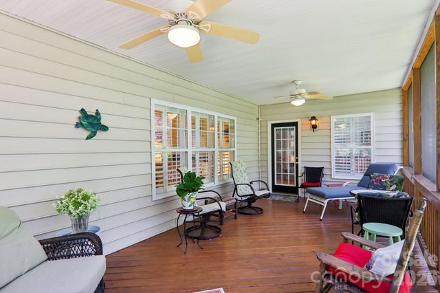 54 Victoria Park Drive, Hendersonville, NC 28792