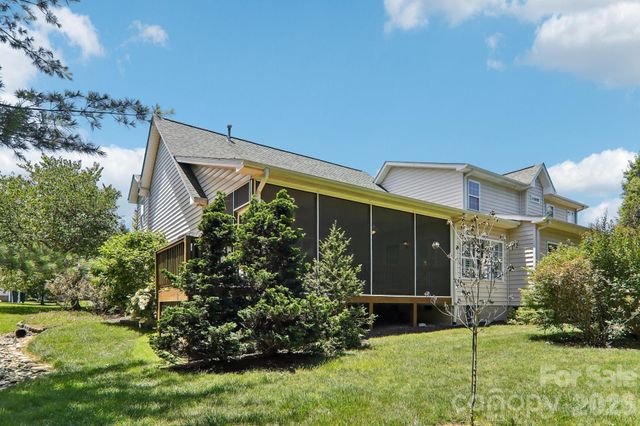 54 Victoria Park Drive, Hendersonville, NC 28792