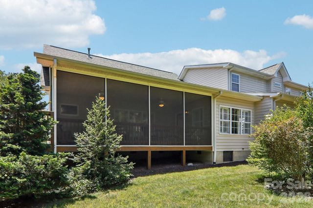 54 Victoria Park Drive, Hendersonville, NC 28792